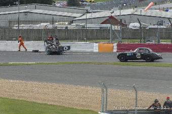 When things go wrong - Aston Martin DB2 loses a wheel
